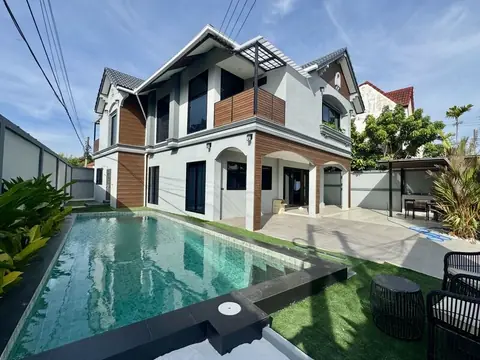 5-bedroom house for sale in East Pattaya at Home in Country Club Village