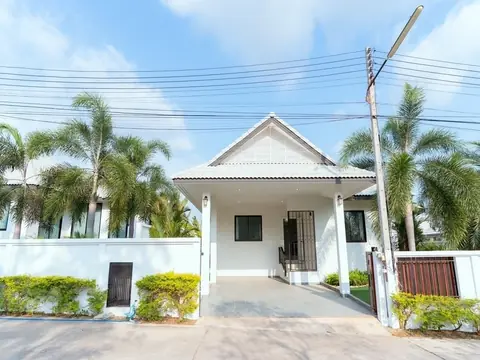 4-bedroom pool villa for sale in East Pattaya at Newly Modern Home Nibbana Shade Pattaya