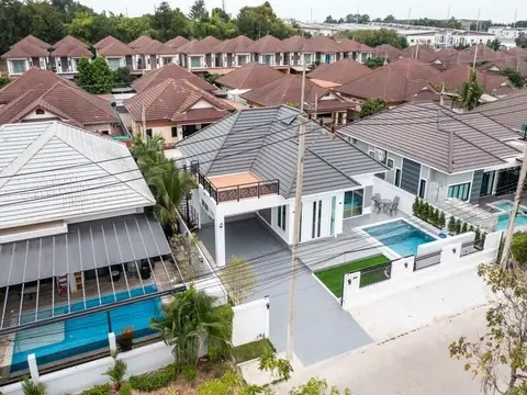 3-bedroom pool villa for sale in Nong Pla Lai at Phornthep 8