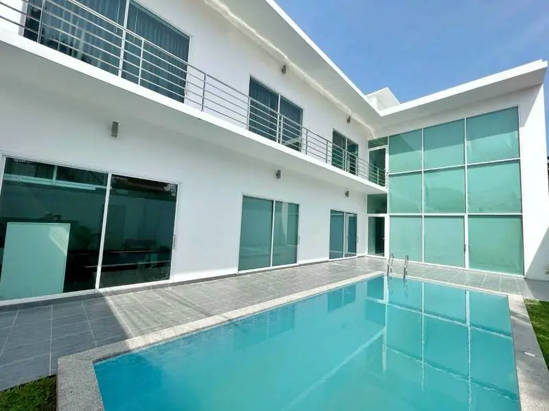 6-bedroom pool villa for sale in Pratumnak