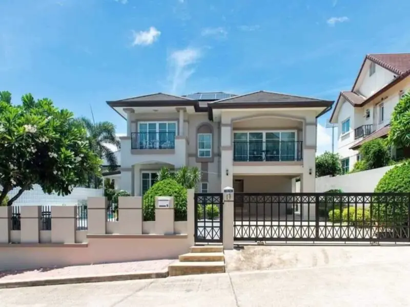 4-bedroom condo for sale in East Pattaya