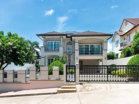 4-bedroom condo for sale in East Pattaya