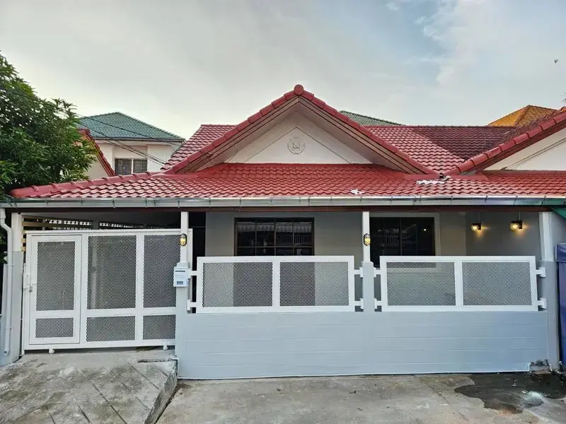 2-bedroom house for sale in East Pattaya at Chokchai Village 2 Soi Khao Noi