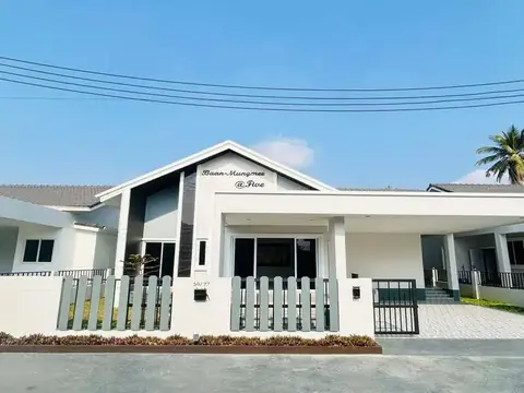 3-bedroom house for rent in Mabprachan at Mung Mee Village