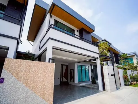 6-bedroom pool villa for sale in East Pattaya at M2 M Mountain