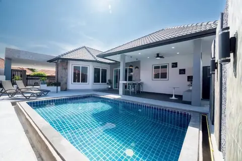4-bedroom pool villa for sale in East Pattaya