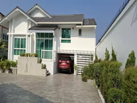 4-bedroom house for rent in East Pattaya at Home with Private Pool