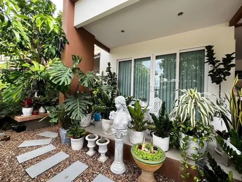 5-bedroom house for sale in Na Jomtien
