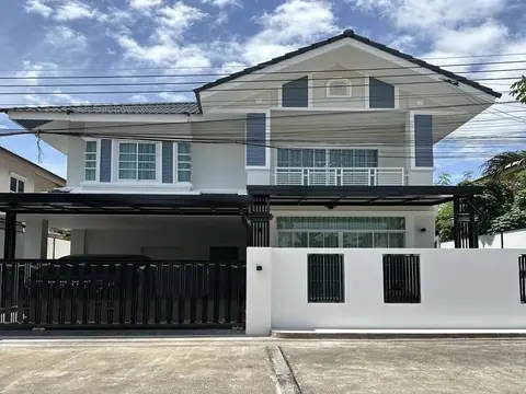 4-bedroom house for sale in South Pattaya at Sirisa 12 Village