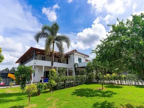 4-bedroom pool villa for sale in East Pattaya
